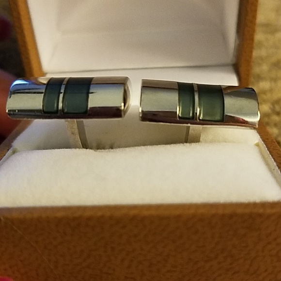 Kenneth Cole Silver and Blue Gray Cuff Links - Picture 4 of 5